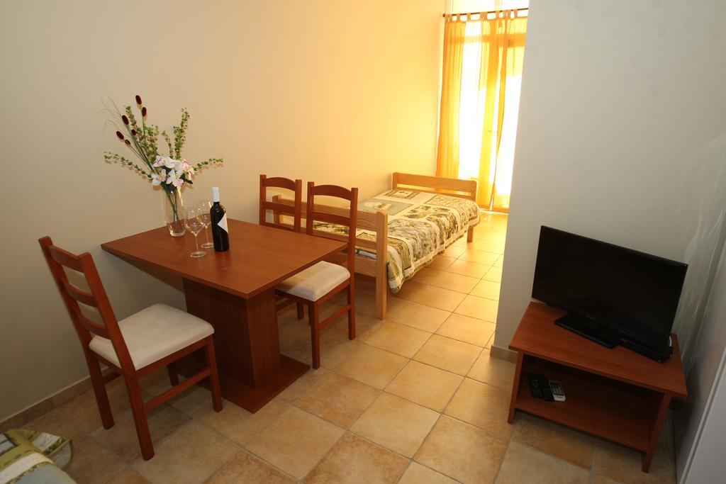 Sea View Apartments Nina Vrsi Szoba fotó